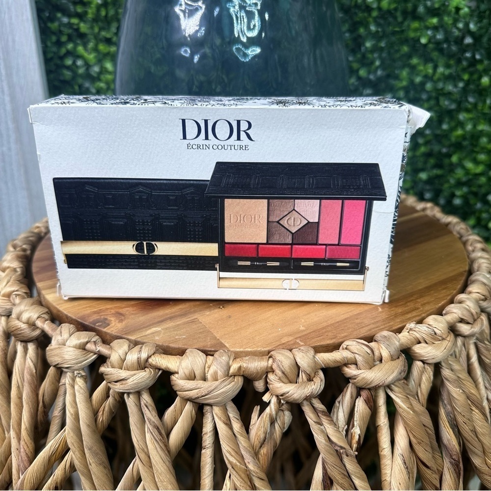 Dior LIMITED EDITION face and lip palette New in box